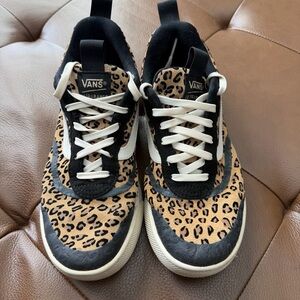 Vans Ultrarange Leopard-Print Sneakers in Tan, Black & White EUC